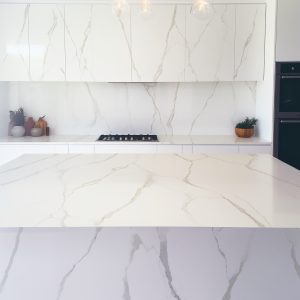 Plan de Travail Cuisine Quartz Calacatta Abezzo