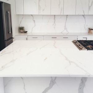 Plan de Travail Cuisine Quartz Calacatta Abezzo
