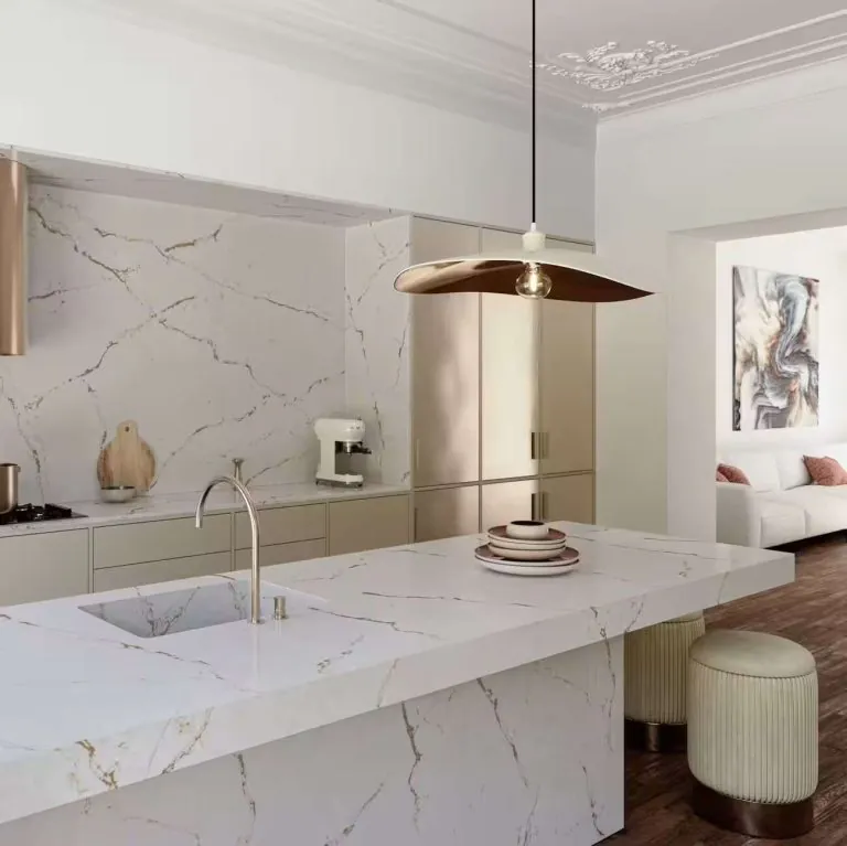 plan-travail-quartz-ivoire-versailles-silestone-golden-sparkle.jpg