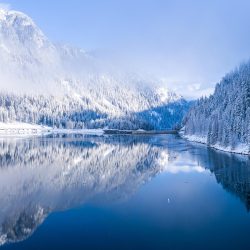 credence-nature-lac-en-hiver