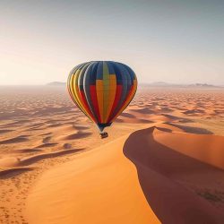 Crédence de Cuisine "montgolfière multicolore sur dunes sable"