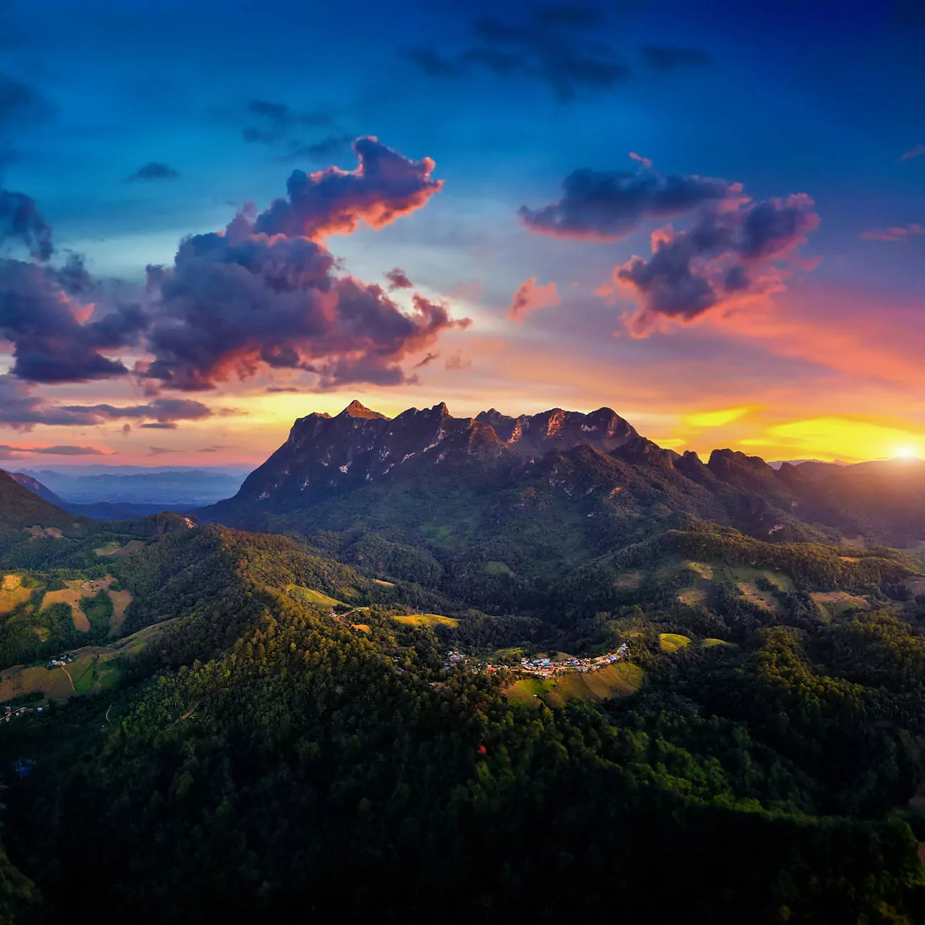 Crédence de Cuisine “Coucher De Soleil Sur La Montagne” 2