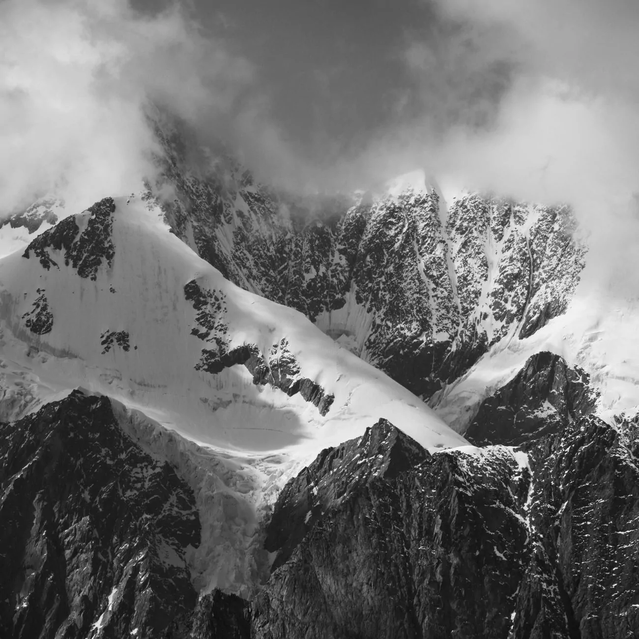 Crédence de Cuisine “Montagne noire enneigée” 2