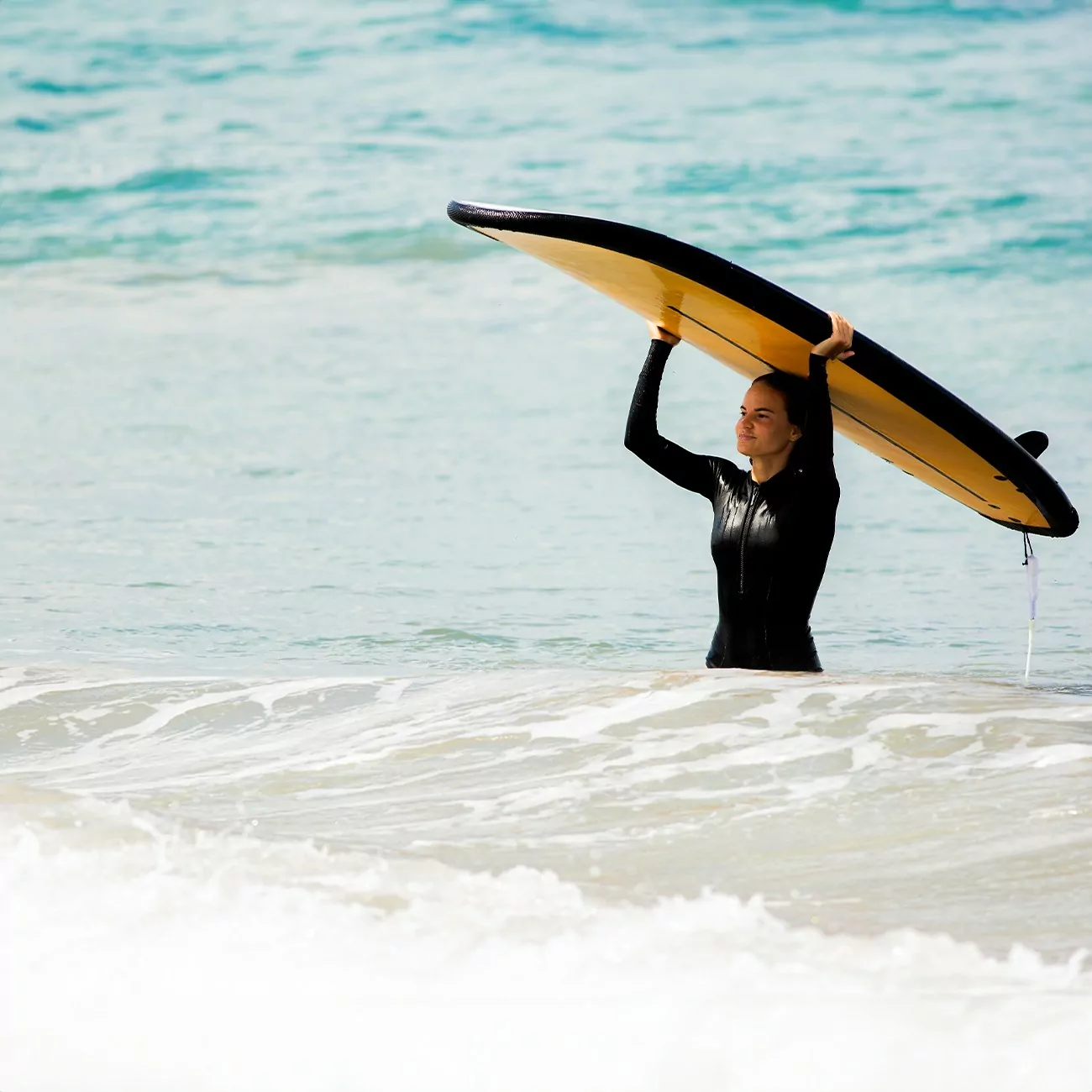 Crédence de cuisine “Surfeuse” 2